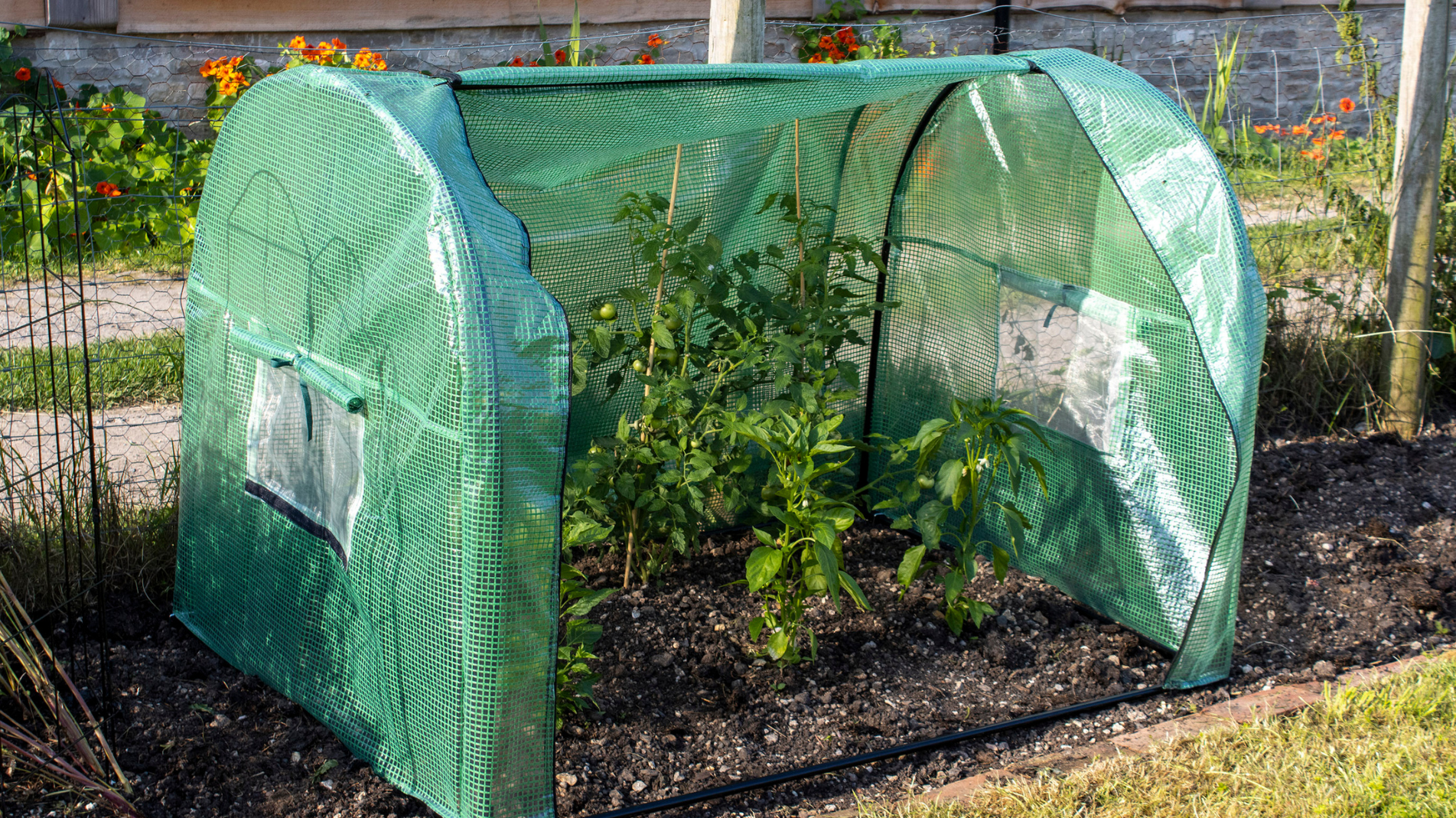 Increase growing space with Compact Grower Frame