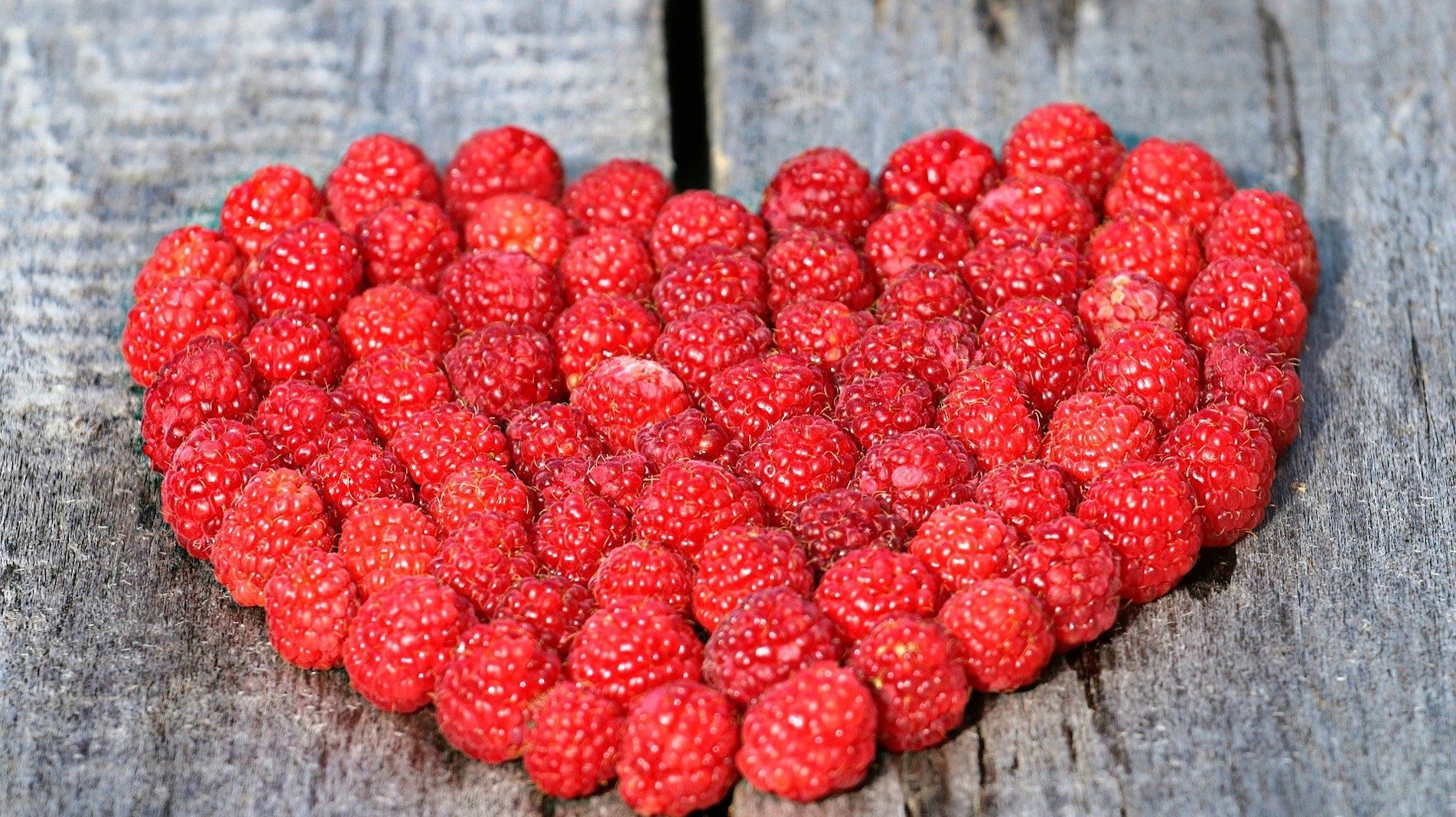 haxnicks- how to grow raspberries- planting and harvesting raspberries- raspberry heart